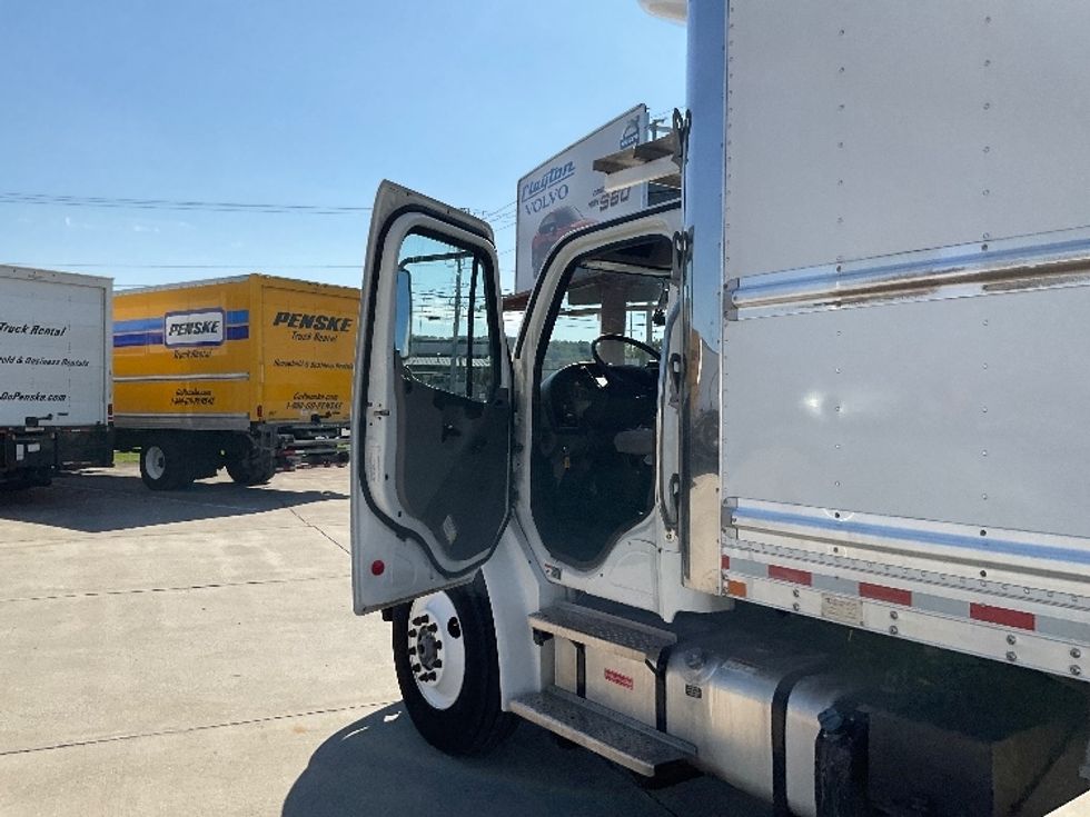 Refrigerated Truck-Light and Medium Duty Trucks-Freightliner-2023-M2-Knoxville-TN-273,752\n\t\tmiles-$ 67,750 - Image 16