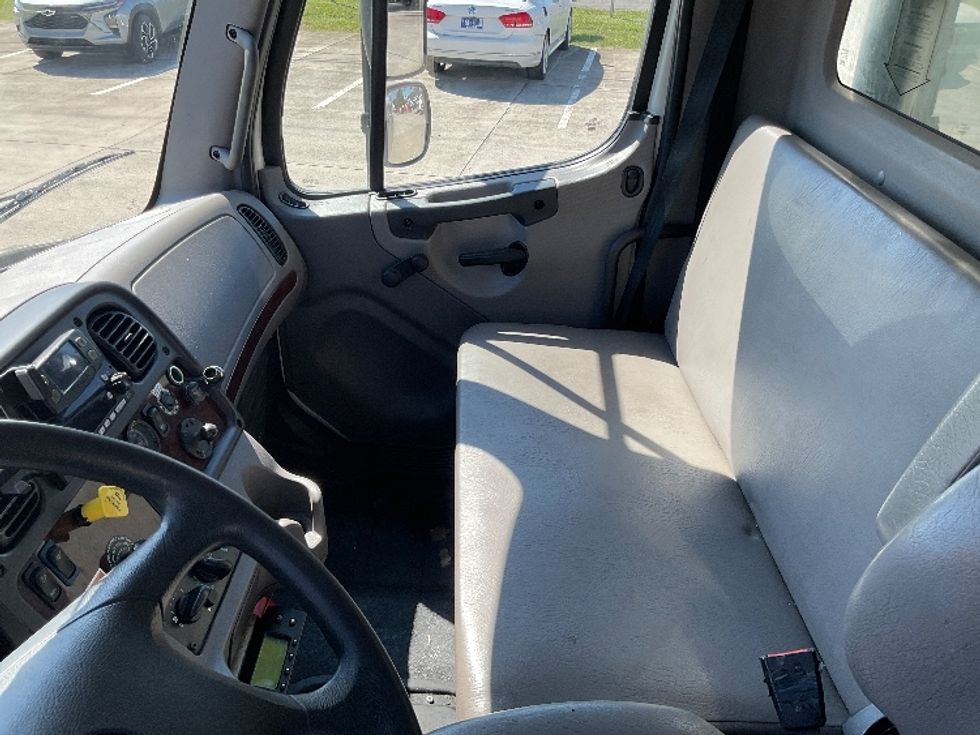 Refrigerated Truck-Light and Medium Duty Trucks-Freightliner-2023-M2-Knoxville-TN-273,752\n\t\tmiles-$ 67,750 - Image 19