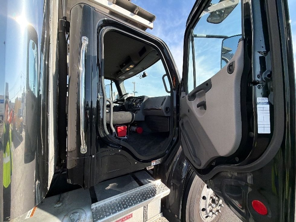 Refrigerated Truck-Light and Medium Duty Trucks-Freightliner-2023-M2-Linden-NJ-123,522\n\t\tmiles-$ 95,750 - Image 16