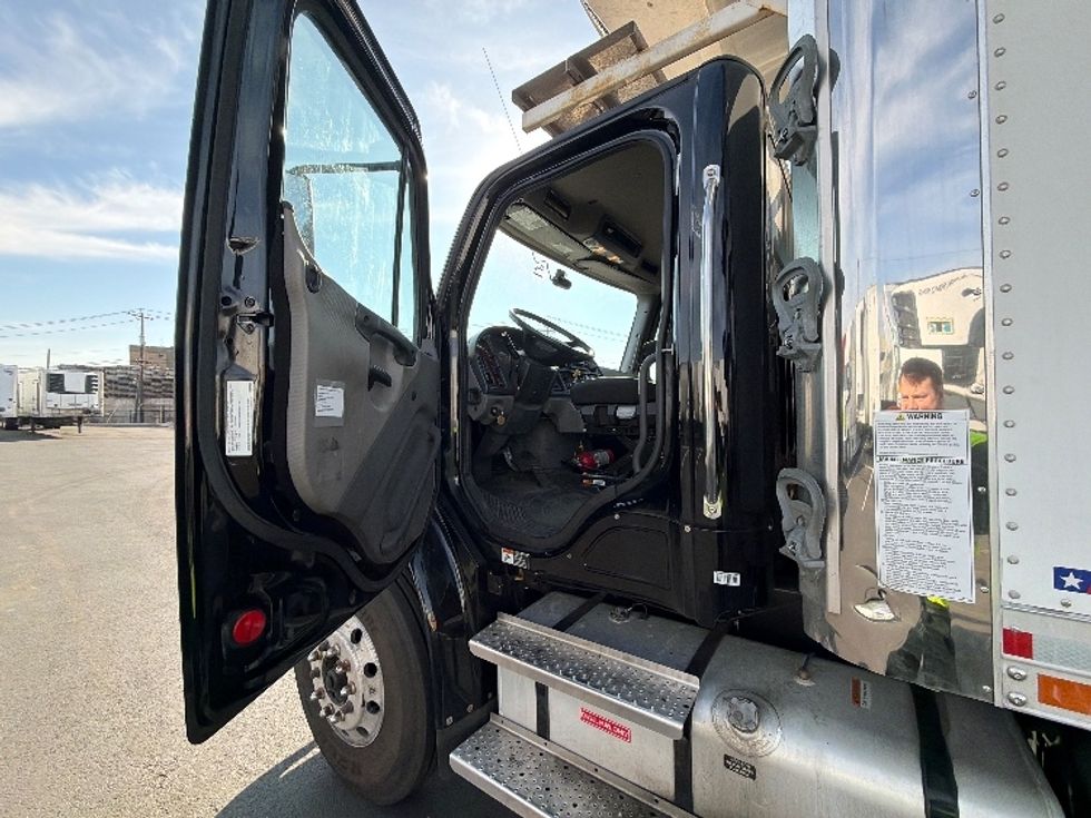Refrigerated Truck-Light and Medium Duty Trucks-Freightliner-2023-M2-Linden-NJ-123,522\n\t\tmiles-$ 95,750 - Image 19