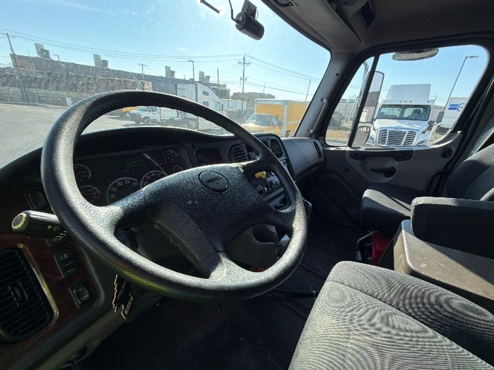 Refrigerated Truck-Light and Medium Duty Trucks-Freightliner-2023-M2-Linden-NJ-123,522\n\t\tmiles-$ 95,750 - Image 20