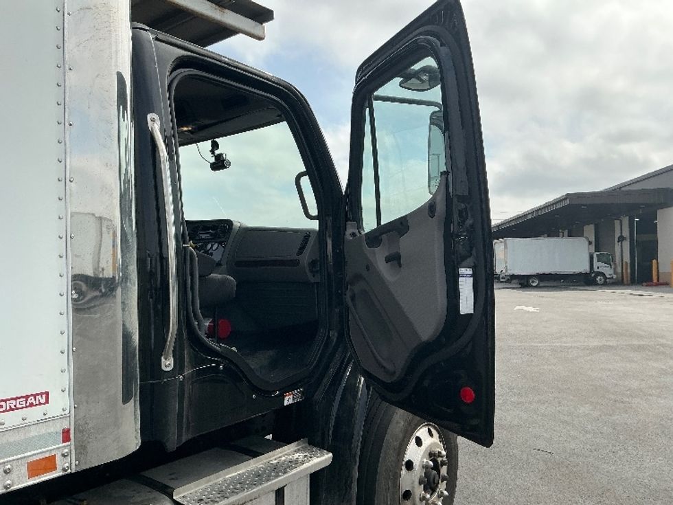 Refrigerated Truck-Light and Medium Duty Trucks-Freightliner-2023-M2-Linden-NJ-133,680\n\t\tmiles-$ 94,000 - Image 19