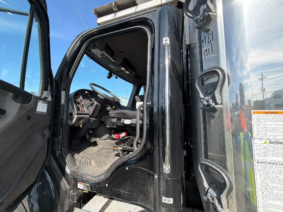 Refrigerated Truck-Light and Medium Duty Trucks-Freightliner-2023-M2-Linden-NJ-140,390\n\t\tmiles-$ 93,000 - Image 19