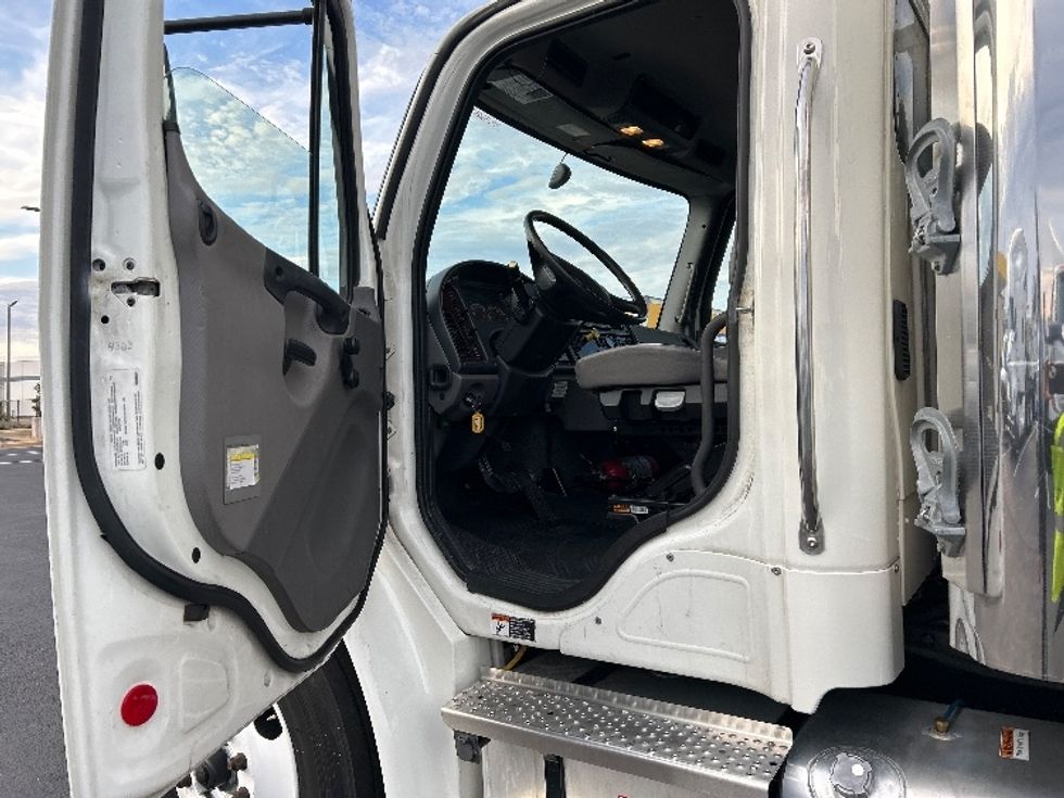 Refrigerated Truck-Light and Medium Duty Trucks-Freightliner-2023-M2-Madison-AL-232,726\n\t\tmiles-$ 75,500 - Image 16