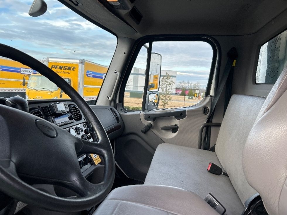 Refrigerated Truck-Light and Medium Duty Trucks-Freightliner-2023-M2-Madison-AL-232,726\n\t\tmiles-$ 75,500 - Image 19