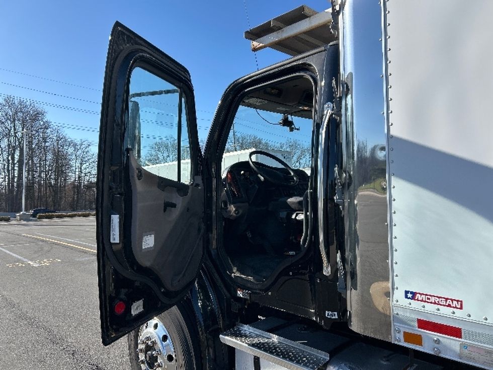 Refrigerated Truck-Light and Medium Duty Trucks-Freightliner-2023-M2-Monmouth Junction-NJ-152,087\n\t\tmiles-$ 92,500 - Image 16
