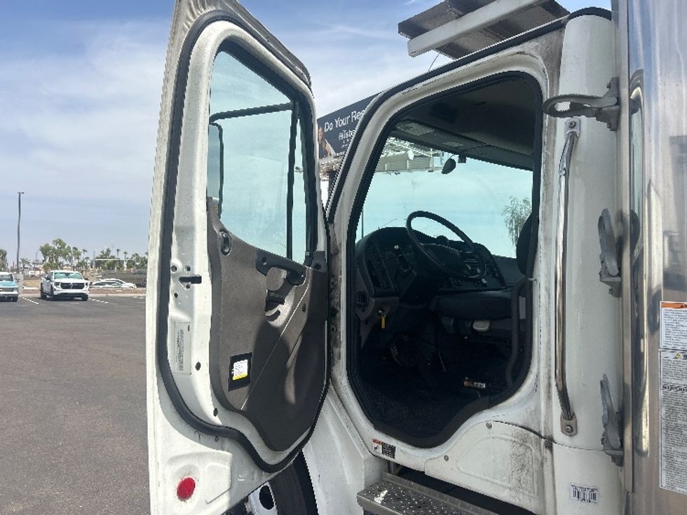 Refrigerated Truck-Light and Medium Duty Trucks-Freightliner-2024-M2-Phoenix-AZ-242,266\n\t\tmiles-$ 73,500 - Image 16