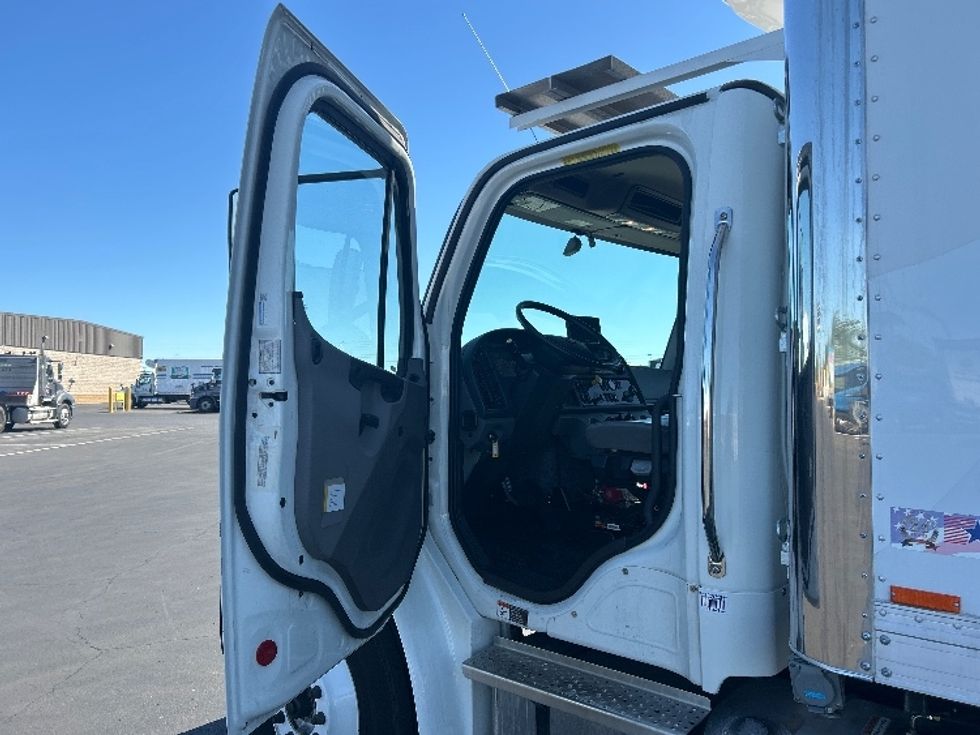 Refrigerated Truck-Light and Medium Duty Trucks-Freightliner-2024-M2-Phoenix-AZ-31,000\n\t\tmiles-$ 105,750 - Image 16