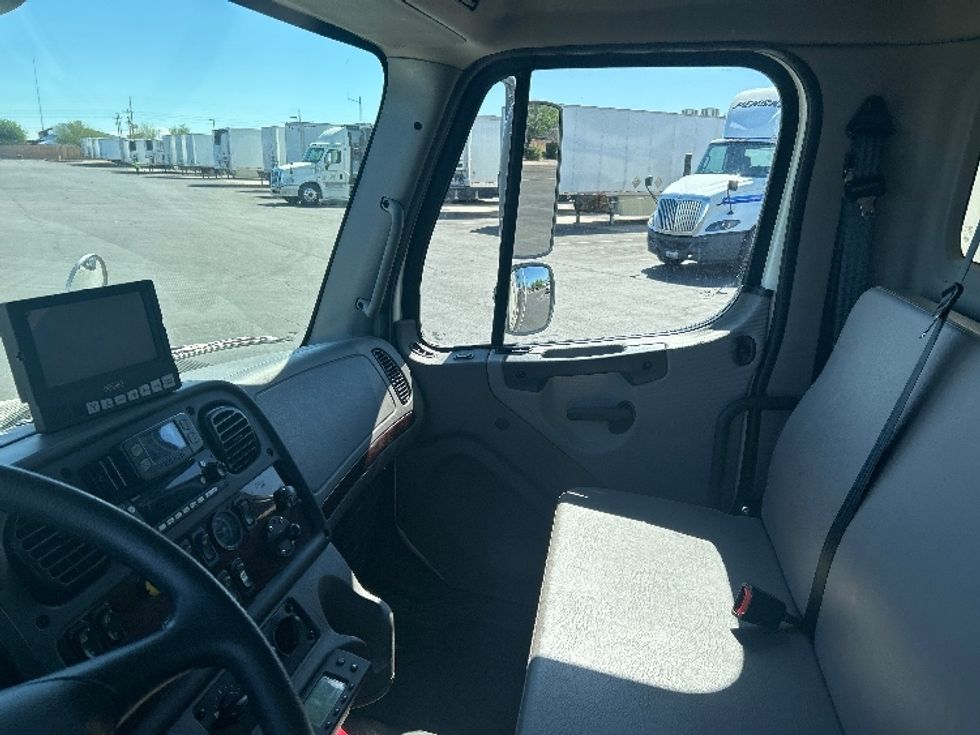 Refrigerated Truck-Light and Medium Duty Trucks-Freightliner-2024-M2-Phoenix-AZ-31,000\n\t\tmiles-$ 105,750 - Image 19
