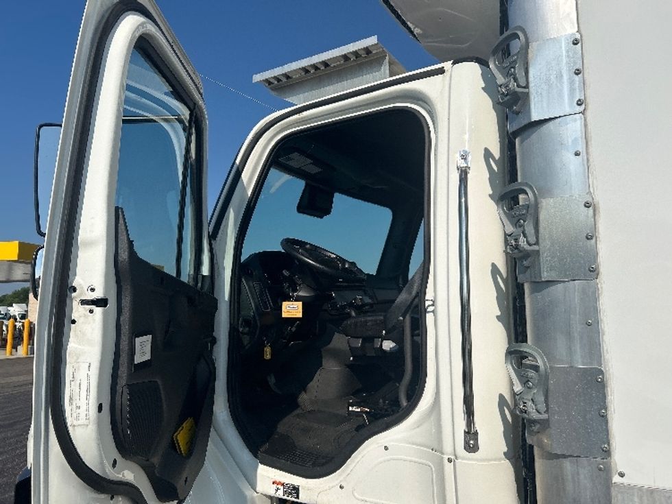 Refrigerated Truck-Light and Medium Duty Trucks-Freightliner-2025-M2P-La Porte-IN-60,558\n\t\tmiles-$ 98,250 - Image 16