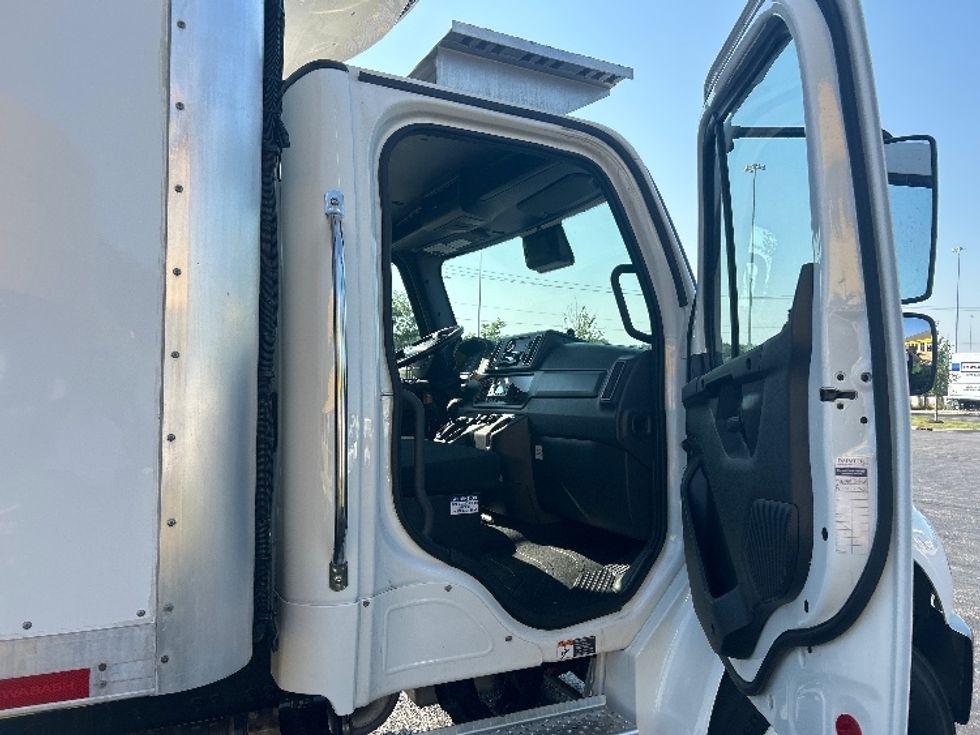 Refrigerated Truck-Light and Medium Duty Trucks-Freightliner-2025-M2P-La Porte-IN-60,558\n\t\tmiles-$ 98,250 - Image 20