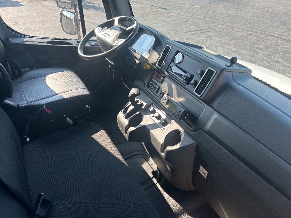 Refrigerated Truck-Light and Medium Duty Trucks-Freightliner-2025-M2P-La Porte-IN-60,558\n\t\tmiles-$ 98,250 - Image 22