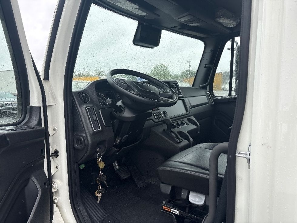 Refrigerated Truck-Light and Medium Duty Trucks-Freightliner-2025-M2P-Mebane-NC-10,668\n\t\tmiles-$ 105,750 - Image 11