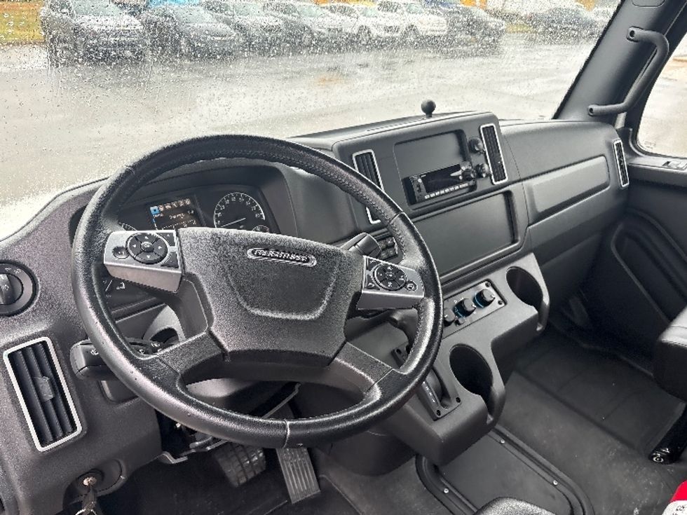Refrigerated Truck-Light and Medium Duty Trucks-Freightliner-2025-M2P-Mebane-NC-10,668\n\t\tmiles-$ 105,750 - Image 12