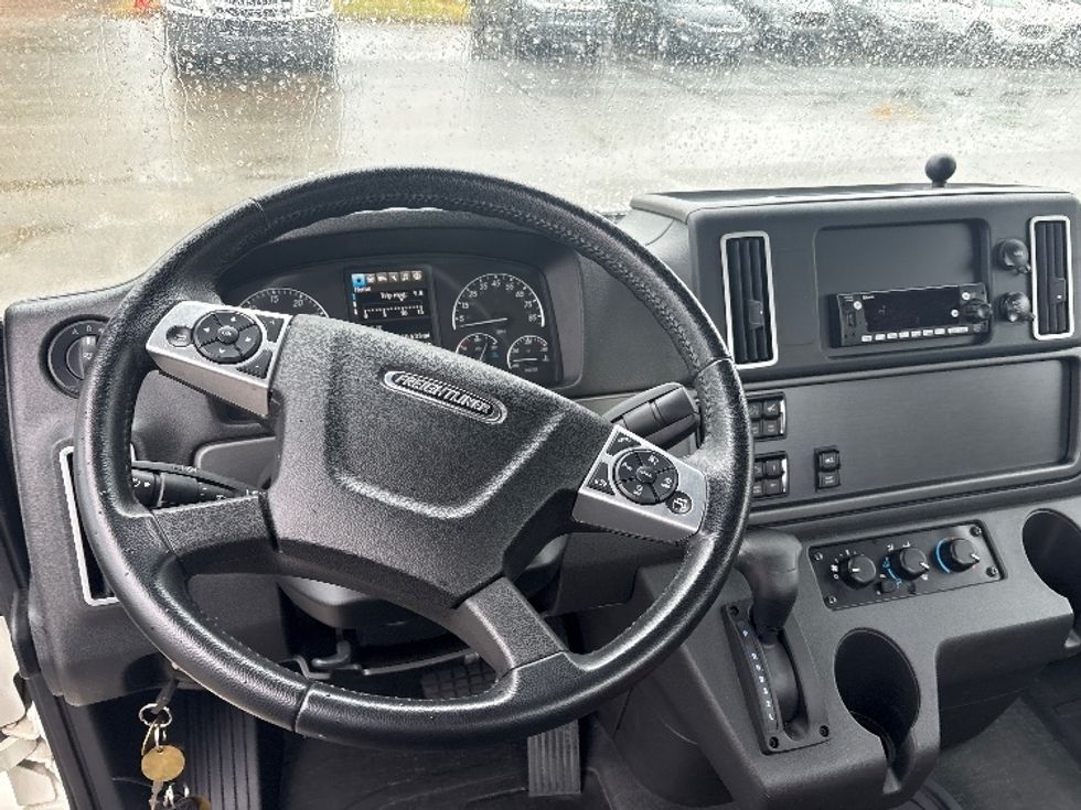 Refrigerated Truck-Light and Medium Duty Trucks-Freightliner-2025-M2P-Mebane-NC-10,668\n\t\tmiles-$ 105,750 - Image 13