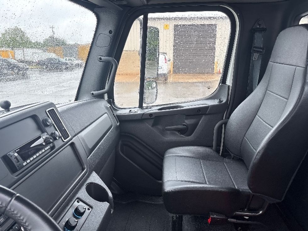 Refrigerated Truck-Light and Medium Duty Trucks-Freightliner-2025-M2P-Mebane-NC-10,668\n\t\tmiles-$ 105,750 - Image 14