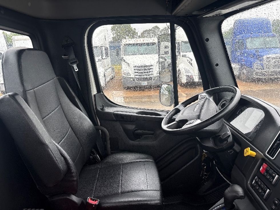 Refrigerated Truck-Light and Medium Duty Trucks-Freightliner-2025-M2P-Mebane-NC-10,668\n\t\tmiles-$ 105,750 - Image 17