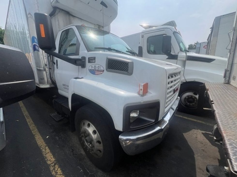 Refrigerated Truck-Light and Medium Duty Trucks-GMC-2007-Topkick C7500-Central Islip-NY-111,039\n\t\tmiles-$ 15,000 - Image 1