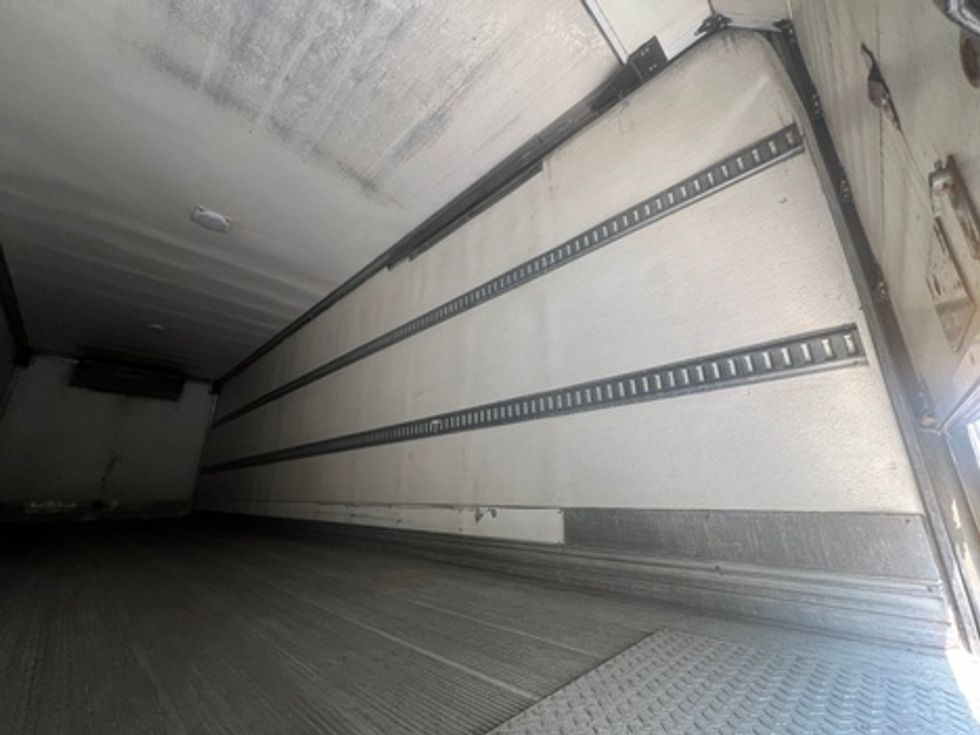 Refrigerated Truck-Light and Medium Duty Trucks-GMC-2007-Topkick C7500-Central Islip-NY-111,039\n\t\tmiles-$ 15,000 - Image 8