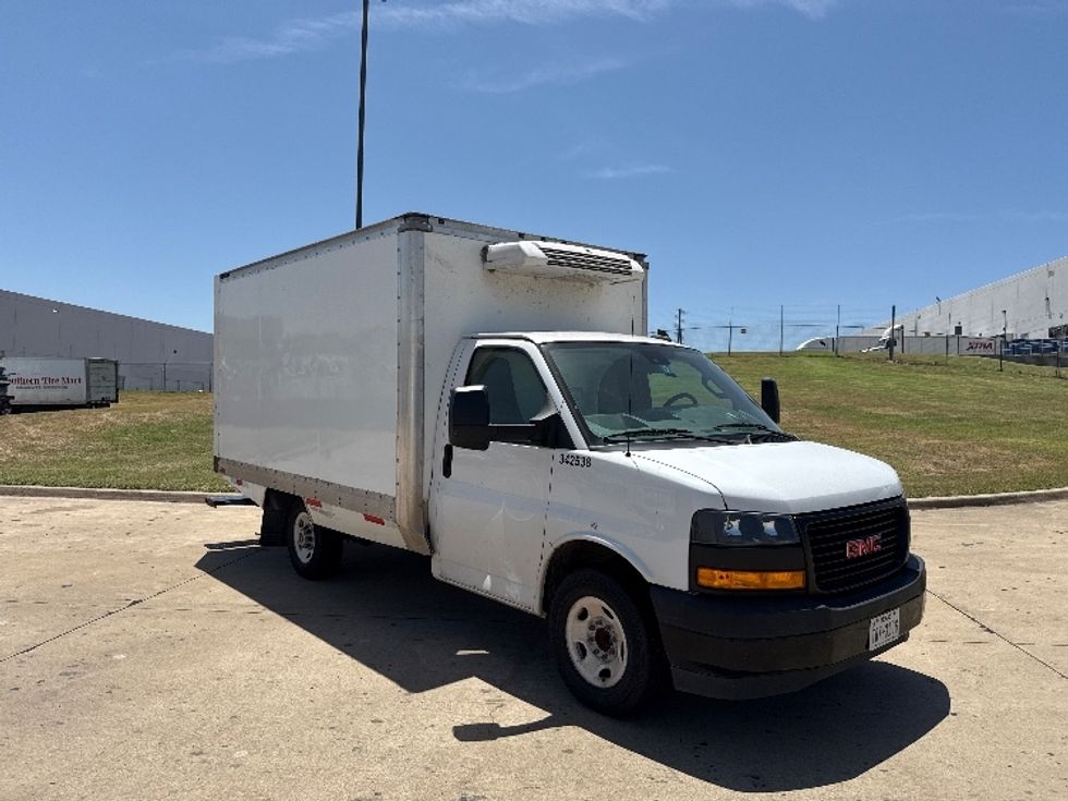 Refrigerated Truck-Light and Medium Duty Trucks-GMC-2019-G33503-Grand Prairie-TX-170,231\n\t\tmiles-$ 17,250 - Image 1