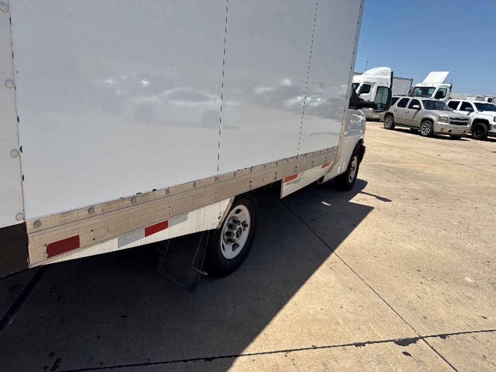 Refrigerated Truck-Light and Medium Duty Trucks-GMC-2019-G33503-Grand Prairie-TX-170,231\n\t\tmiles-$ 17,250 - Image 14