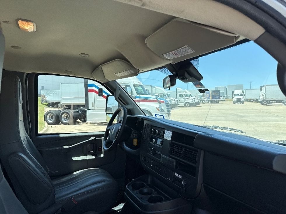 Refrigerated Truck-Light and Medium Duty Trucks-GMC-2019-G33503-Grand Prairie-TX-170,231\n\t\tmiles-$ 17,250 - Image 22