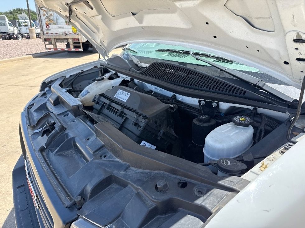 Refrigerated Truck-Light and Medium Duty Trucks-GMC-2019-G33503-Grand Prairie-TX-170,231\n\t\tmiles-$ 17,250 - Image 24