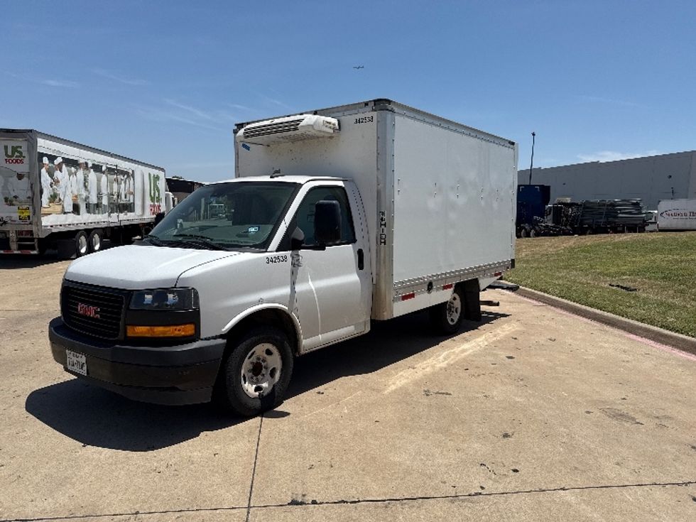 Refrigerated Truck-Light and Medium Duty Trucks-GMC-2019-G33503-Grand Prairie-TX-170,231\n\t\tmiles-$ 17,250 - Image 3