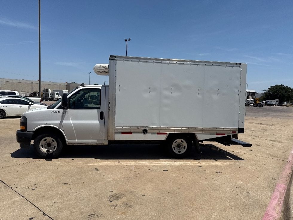 Refrigerated Truck-Light and Medium Duty Trucks-GMC-2019-G33503-Grand Prairie-TX-170,231\n\t\tmiles-$ 17,250 - Image 4