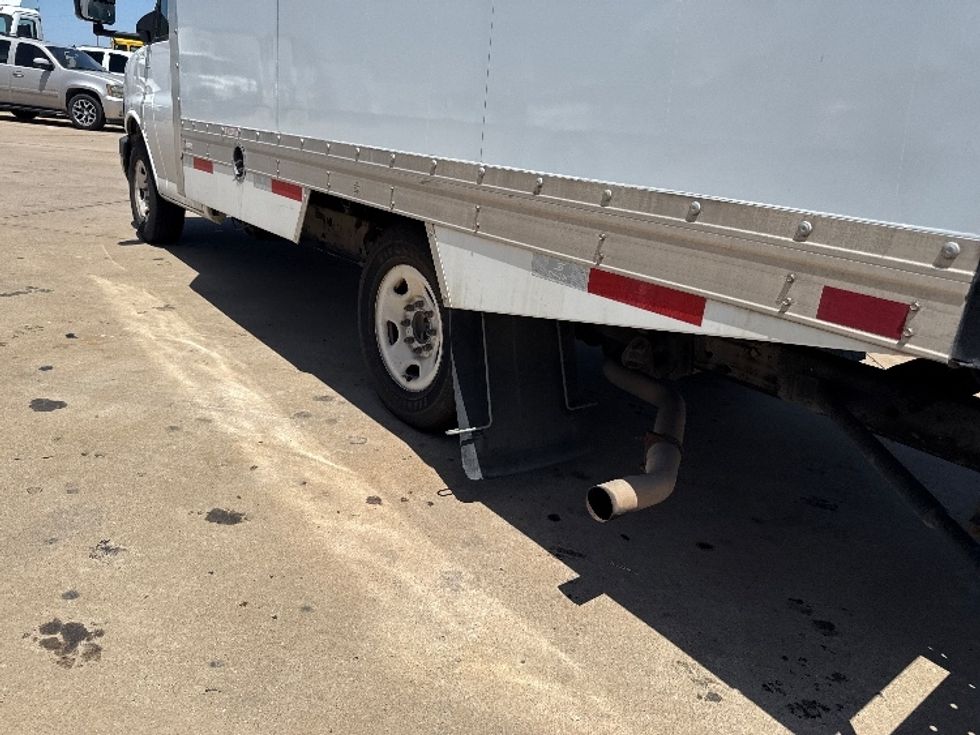 Refrigerated Truck-Light and Medium Duty Trucks-GMC-2019-G33503-Grand Prairie-TX-170,231\n\t\tmiles-$ 17,250 - Image 5