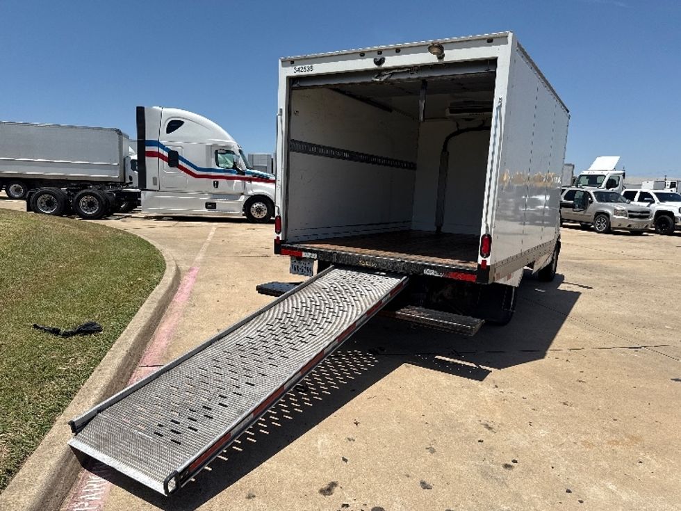 Refrigerated Truck-Light and Medium Duty Trucks-GMC-2019-G33503-Grand Prairie-TX-170,231\n\t\tmiles-$ 17,250 - Image 9