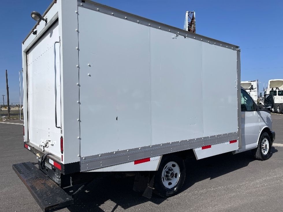 Refrigerated Truck-Light and Medium Duty Trucks-GMC-2019-G33503-San Antonio-TX-155,929\n\t\tmiles-$ 9,000 - Image 12