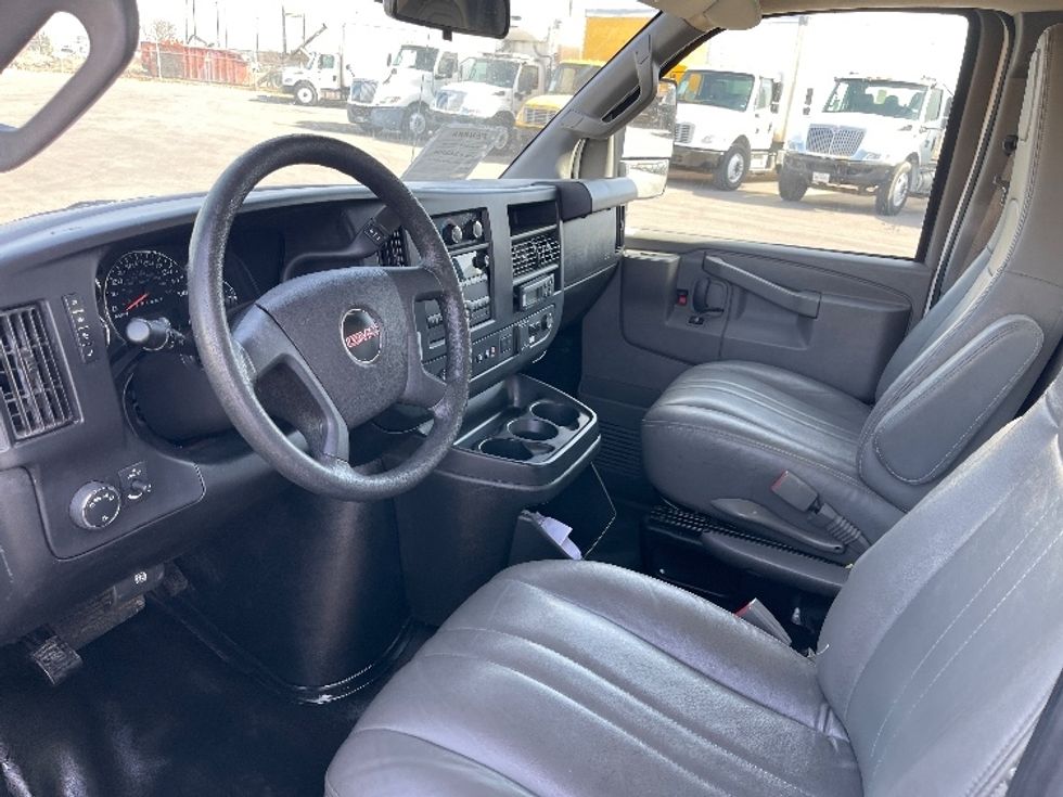 Refrigerated Truck-Light and Medium Duty Trucks-GMC-2019-G33503-San Antonio-TX-155,929\n\t\tmiles-$ 9,000 - Image 16