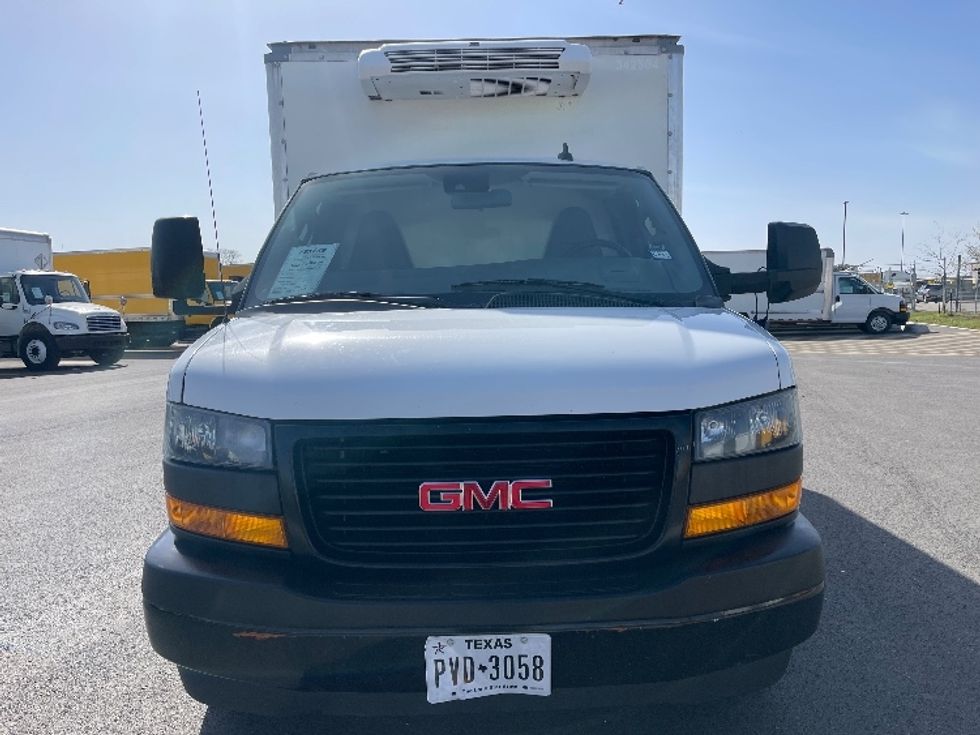 Refrigerated Truck-Light and Medium Duty Trucks-GMC-2019-G33503-San Antonio-TX-155,929\n\t\tmiles-$ 9,000 - Image 2