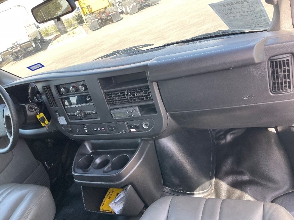 Refrigerated Truck-Light and Medium Duty Trucks-GMC-2019-G33503-San Antonio-TX-155,929\n\t\tmiles-$ 9,000 - Image 20