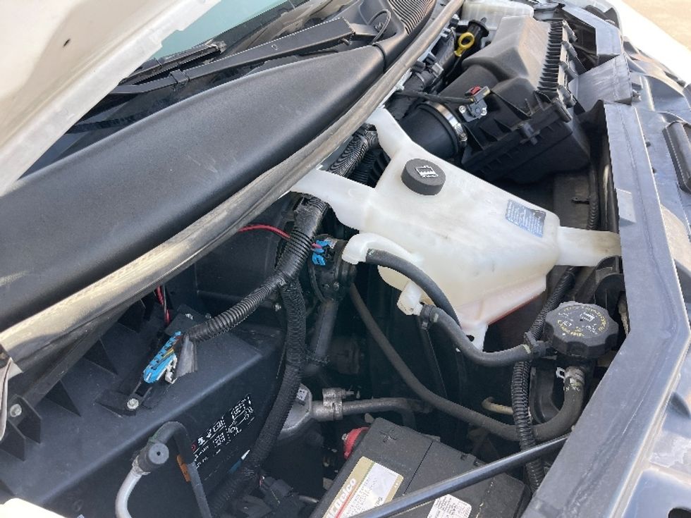 Refrigerated Truck-Light and Medium Duty Trucks-GMC-2019-G33503-San Antonio-TX-155,929\n\t\tmiles-$ 9,000 - Image 22