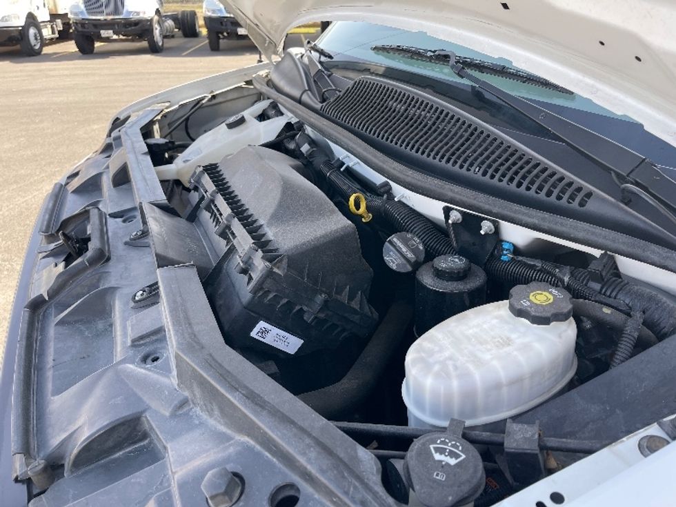 Refrigerated Truck-Light and Medium Duty Trucks-GMC-2019-G33503-San Antonio-TX-155,929\n\t\tmiles-$ 9,000 - Image 23