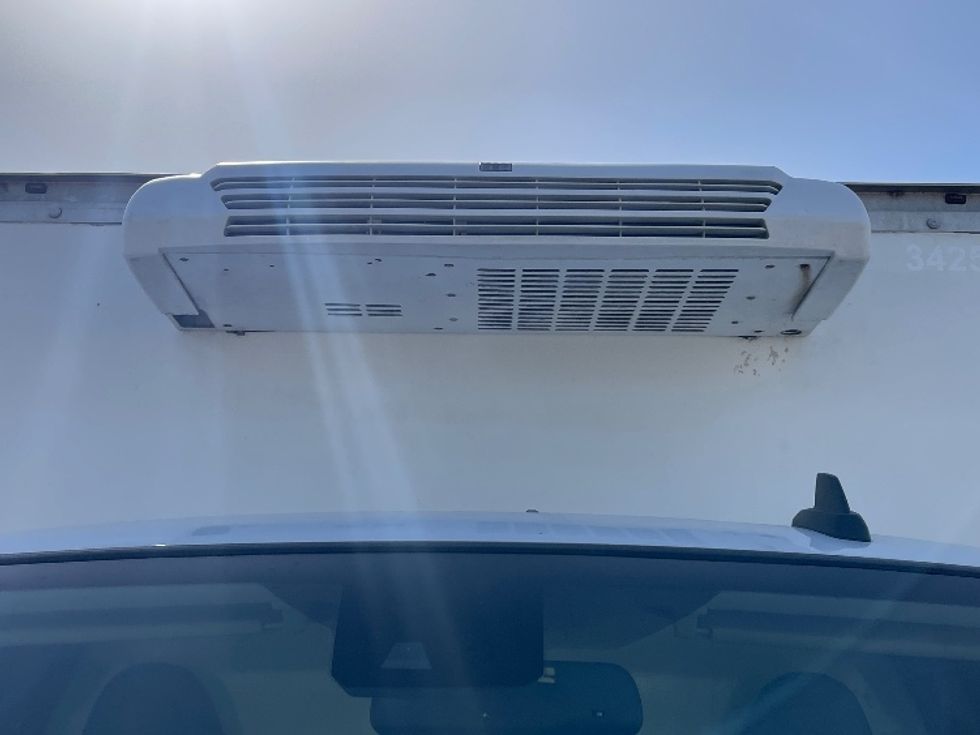 Refrigerated Truck-Light and Medium Duty Trucks-GMC-2019-G33503-San Antonio-TX-155,929\n\t\tmiles-$ 9,000 - Image 24