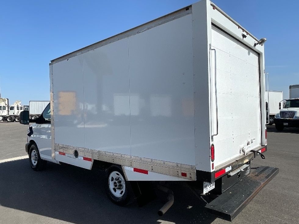 Refrigerated Truck-Light and Medium Duty Trucks-GMC-2019-G33503-San Antonio-TX-155,929\n\t\tmiles-$ 9,000 - Image 6