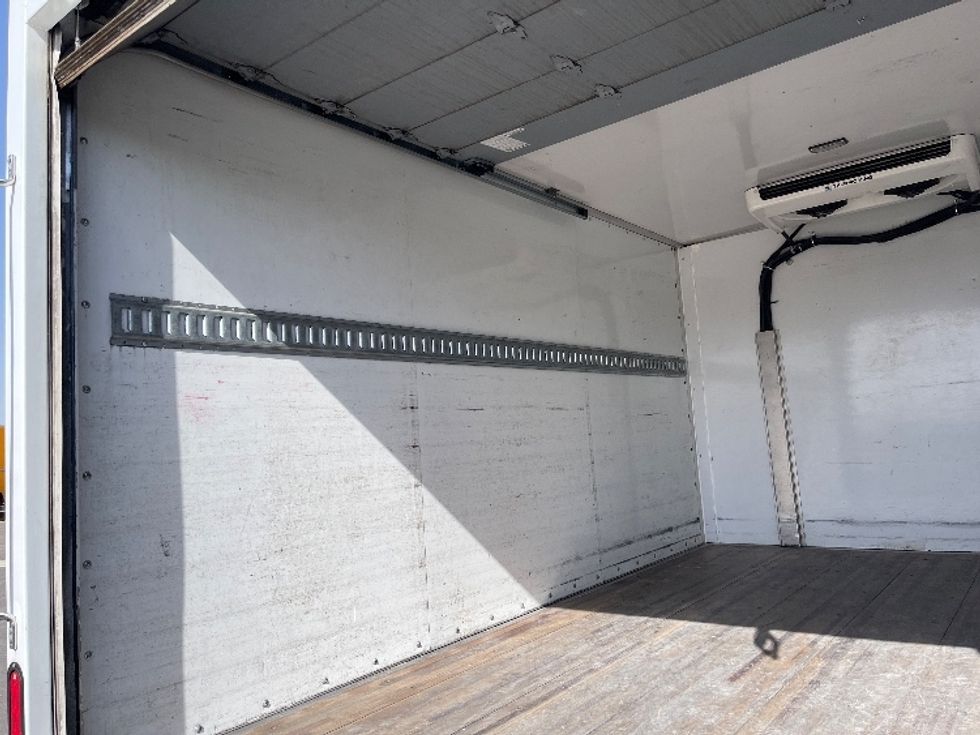 Refrigerated Truck-Light and Medium Duty Trucks-GMC-2019-G33503-San Antonio-TX-155,929\n\t\tmiles-$ 9,000 - Image 9