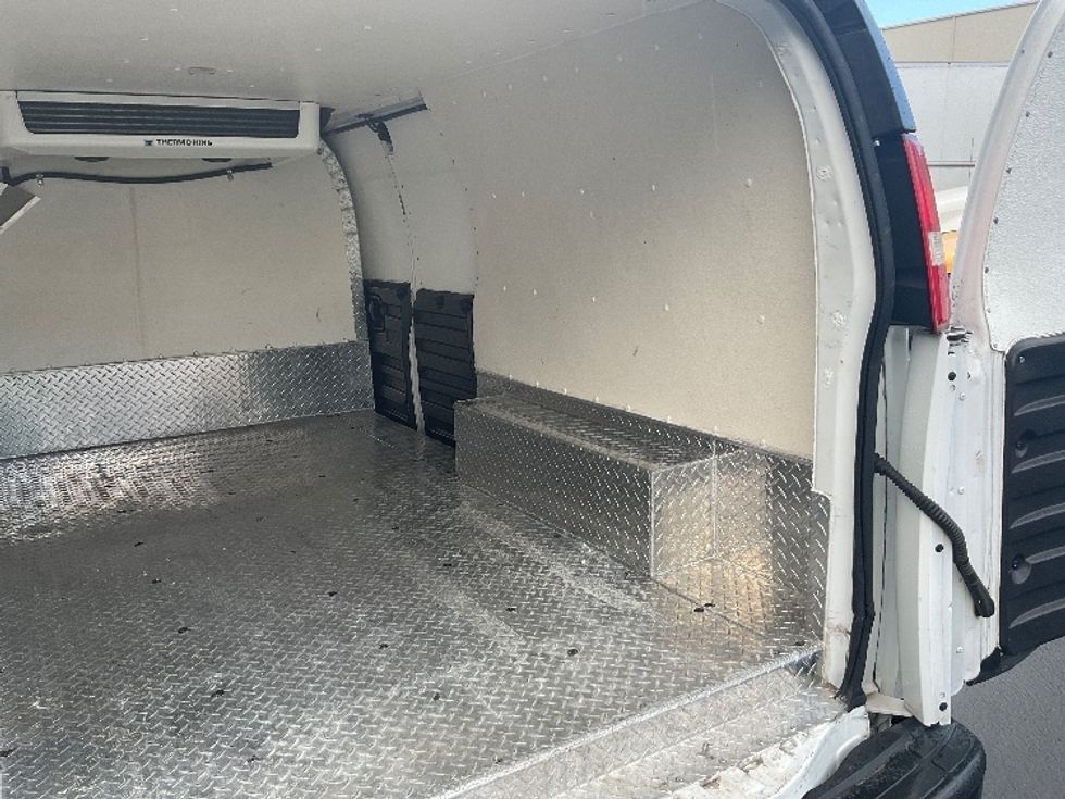 Refrigerated Truck-Light and Medium Duty Trucks-GMC-2020-G33405-La Mirada-CA-40,192\n\t\tmiles-$ 34,250 - Image 12