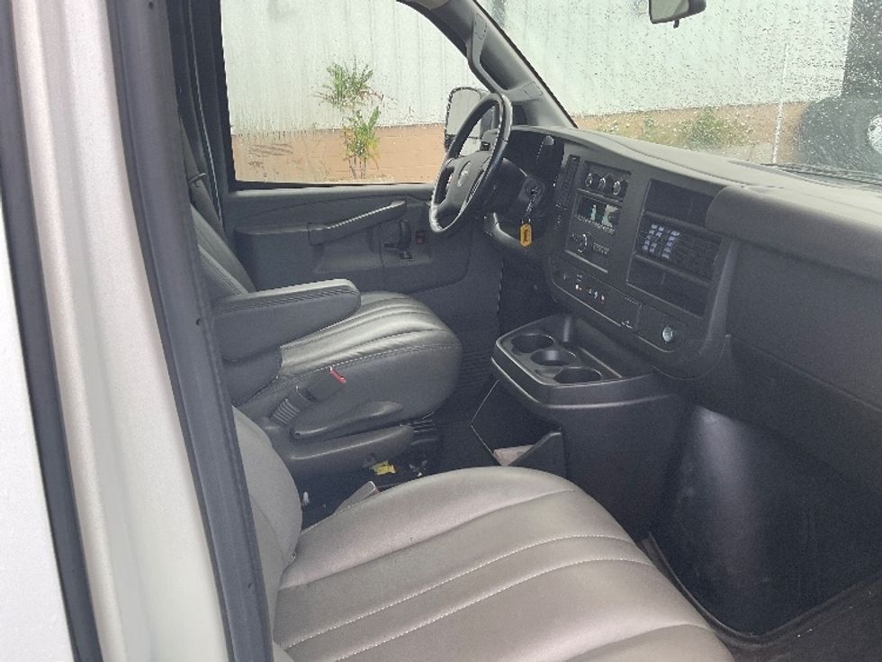 Refrigerated Truck-Light and Medium Duty Trucks-GMC-2020-G33405-La Mirada-CA-40,192\n\t\tmiles-$ 34,250 - Image 22
