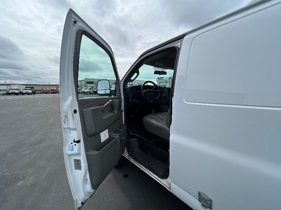 Refrigerated Truck-Light and Medium Duty Trucks-GMC-2020-G33705-Torrance-CA-144,468\n\t\tmiles-$ 25,250 - Image 16