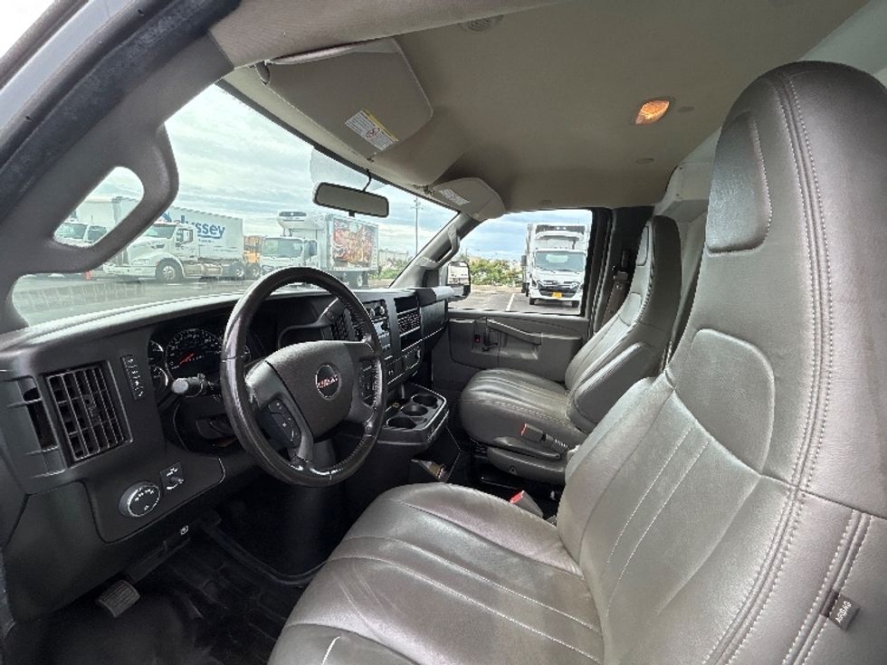 Refrigerated Truck-Light and Medium Duty Trucks-GMC-2020-G33705-Torrance-CA-144,468\n\t\tmiles-$ 25,250 - Image 17