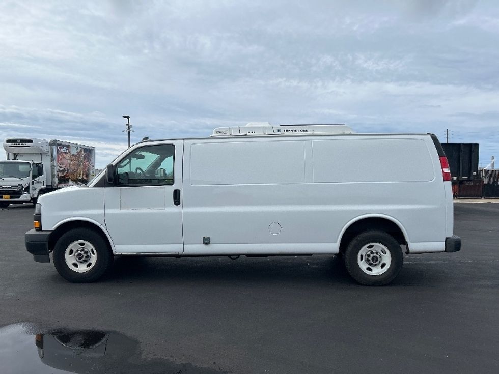 Refrigerated Truck-Light and Medium Duty Trucks-GMC-2020-G33705-Torrance-CA-144,468\n\t\tmiles-$ 25,250 - Image 4