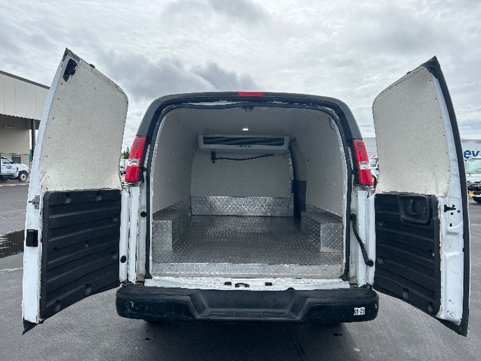 Refrigerated Truck-Light and Medium Duty Trucks-GMC-2020-G33705-Torrance-CA-144,468\n\t\tmiles-$ 25,250 - Image 8