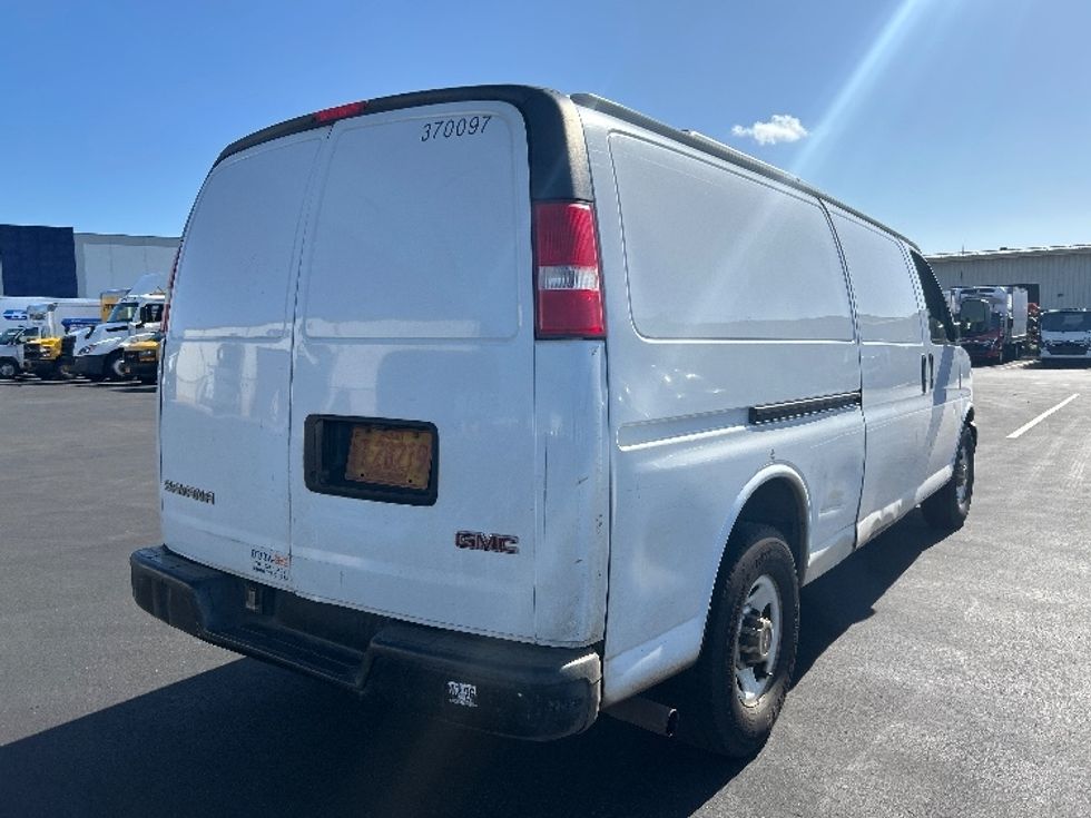 Refrigerated Truck-Light and Medium Duty Trucks-GMC-2020-G33705-Torrance-CA-163,693\n\t\tmiles-$ 22,000 - Image 12