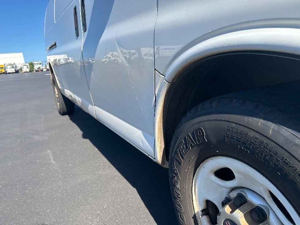 Refrigerated Truck-Light and Medium Duty Trucks-GMC-2020-G33705-Torrance-CA-163,693\n\t\tmiles-$ 22,000 - Image 13