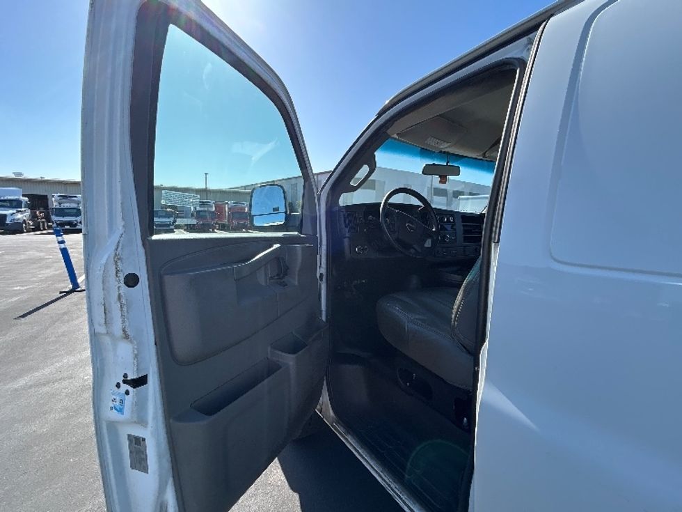 Refrigerated Truck-Light and Medium Duty Trucks-GMC-2020-G33705-Torrance-CA-163,693\n\t\tmiles-$ 22,000 - Image 15