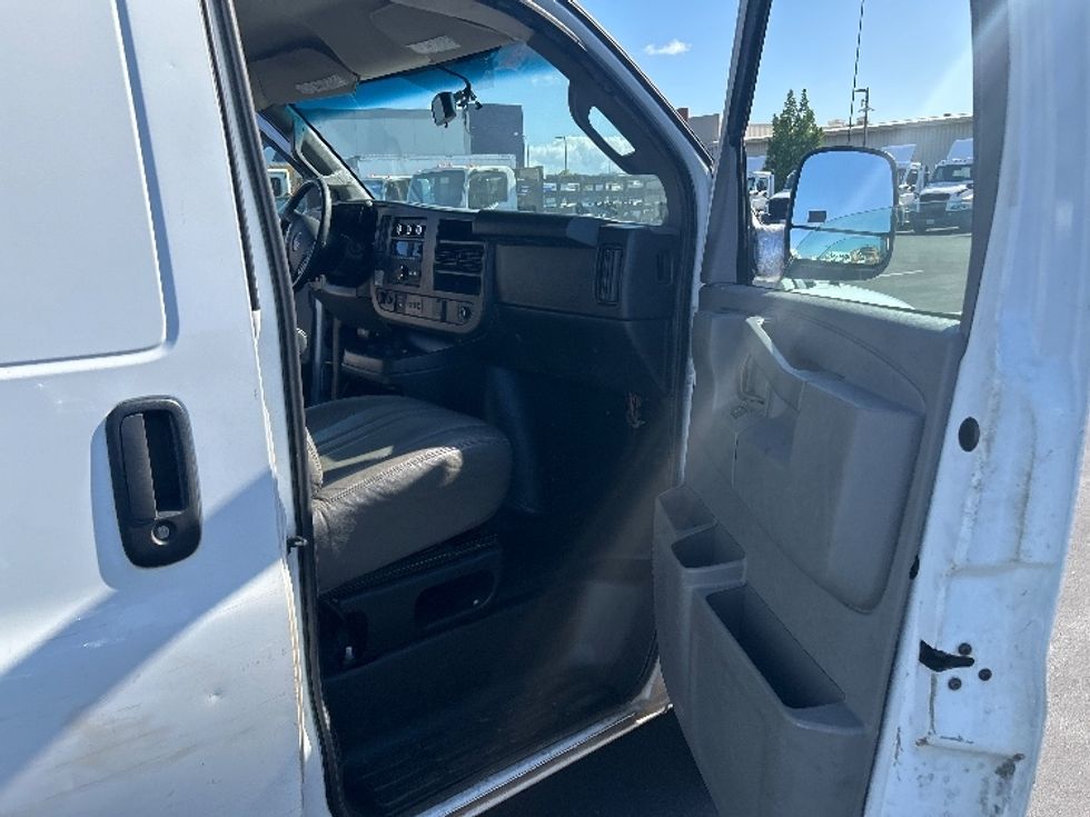 Refrigerated Truck-Light and Medium Duty Trucks-GMC-2020-G33705-Torrance-CA-163,693\n\t\tmiles-$ 22,000 - Image 18